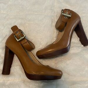 MICHAEL KORS LEATHER PLATFORM HEEL PUMPS